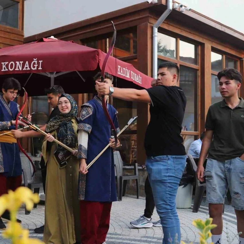 GENÇFEST’te geleneksel okçuluk atölyesi